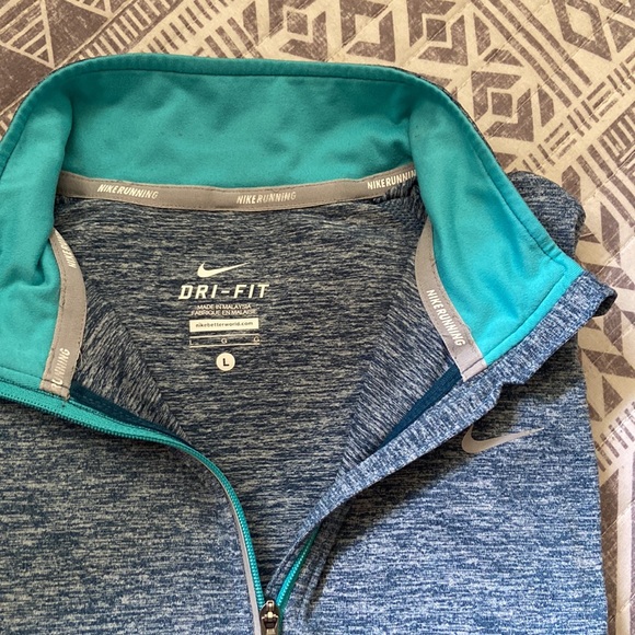 Nike Dri-Fit Women’s Running Shirt - Picture 2 of 3